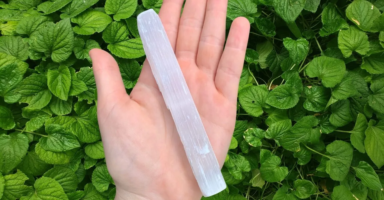 Selenita Branca Significado, Propriedades e Usos Espirituais - Blog Mandala de Luz